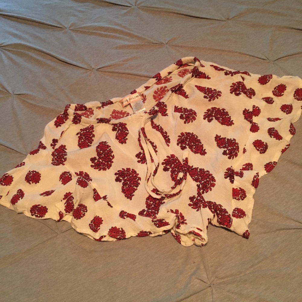 Frilly loose shorts like brandy Melville style